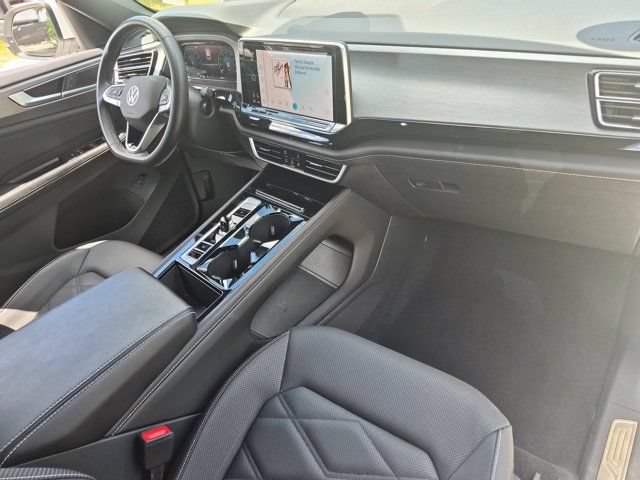 Used 2025 Volkswagen Atlas Cross Sport SE FWD image 31
