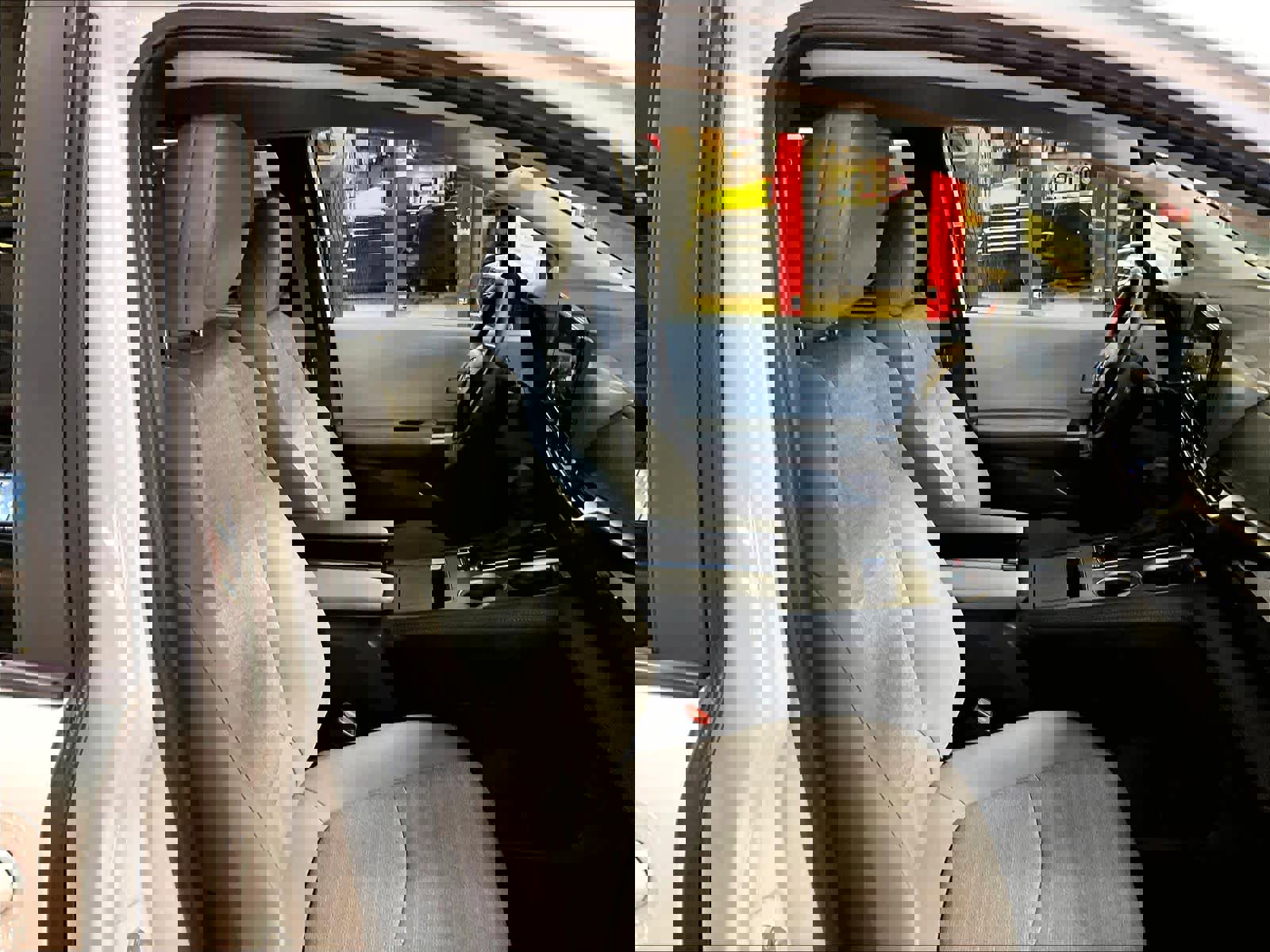 Used 2025 Toyota Sienna LE image 11