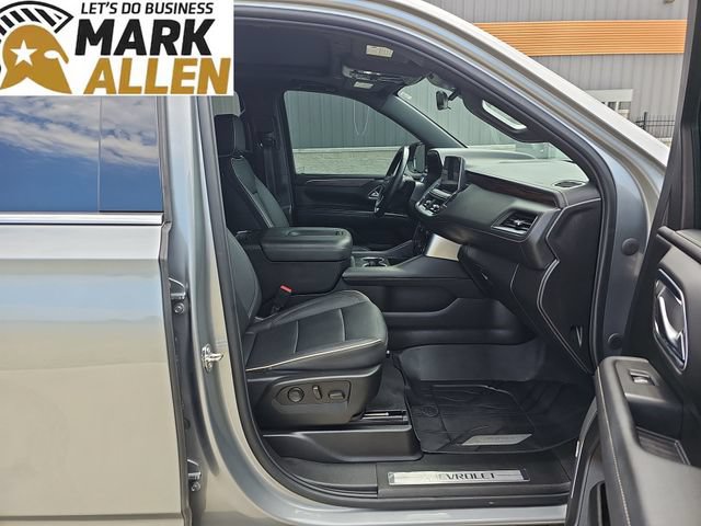 Used 2023 Chevrolet Suburban Premier w/ Premium Package 2 AWD/4WD image 29