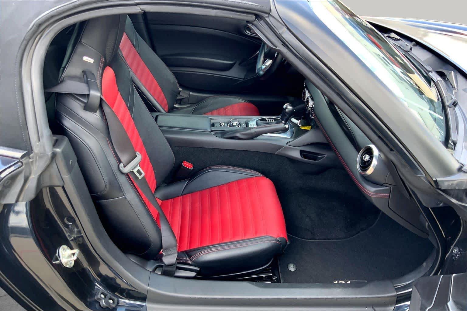 Used 2018 FIAT 124 Spider Abarth w/ Convenience Group RWD image 8