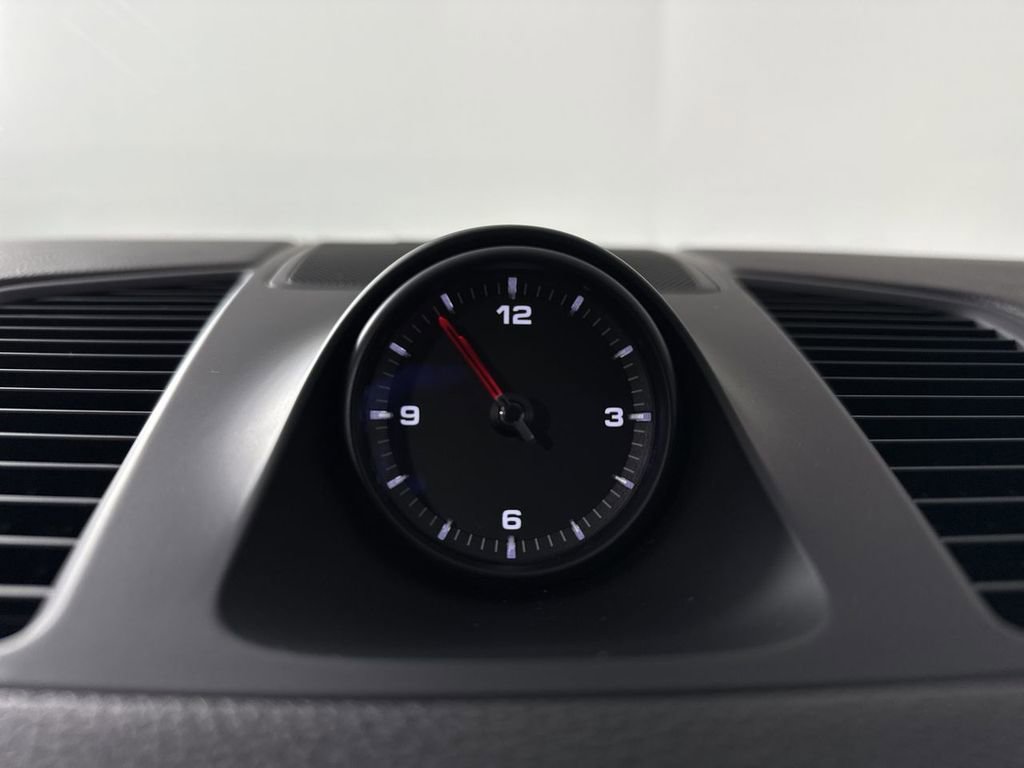 Certified 2023 Porsche Cayenne Platinum Edition image 29