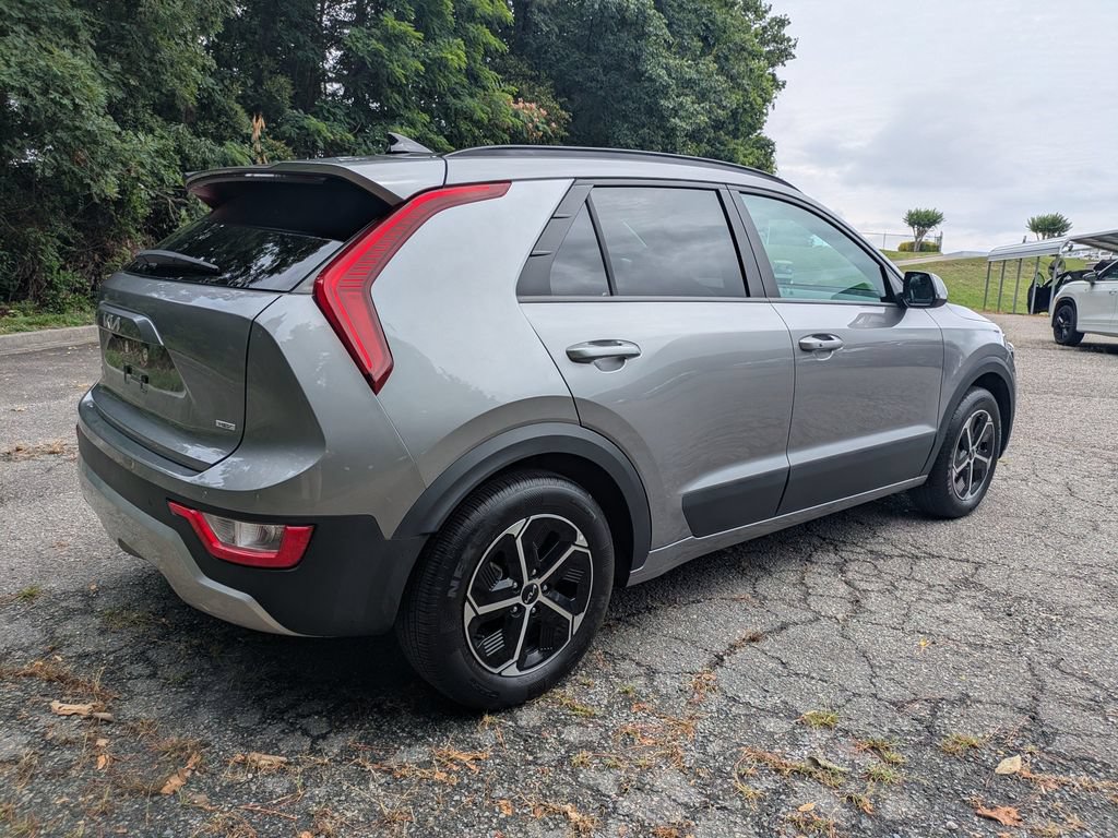 Used 2025 Kia Niro EX FWD image 4