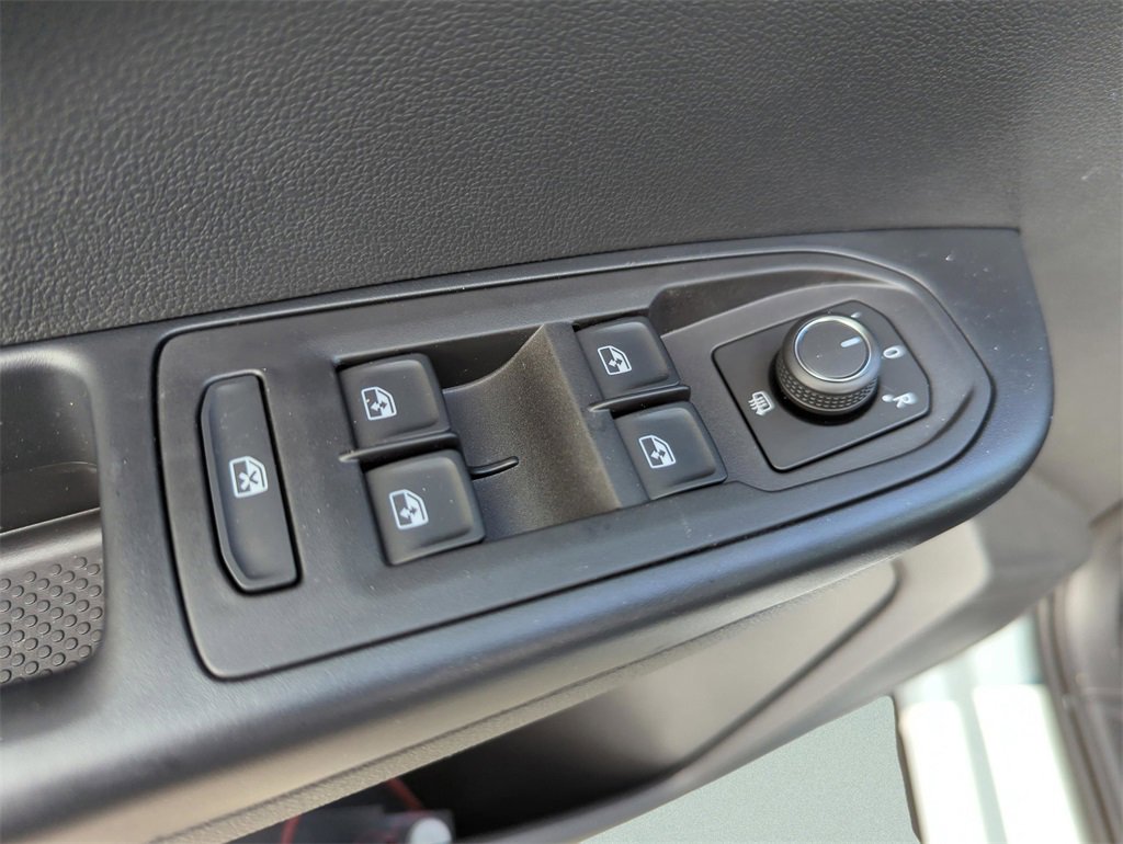 New 2026 Volkswagen Taos SE image 25