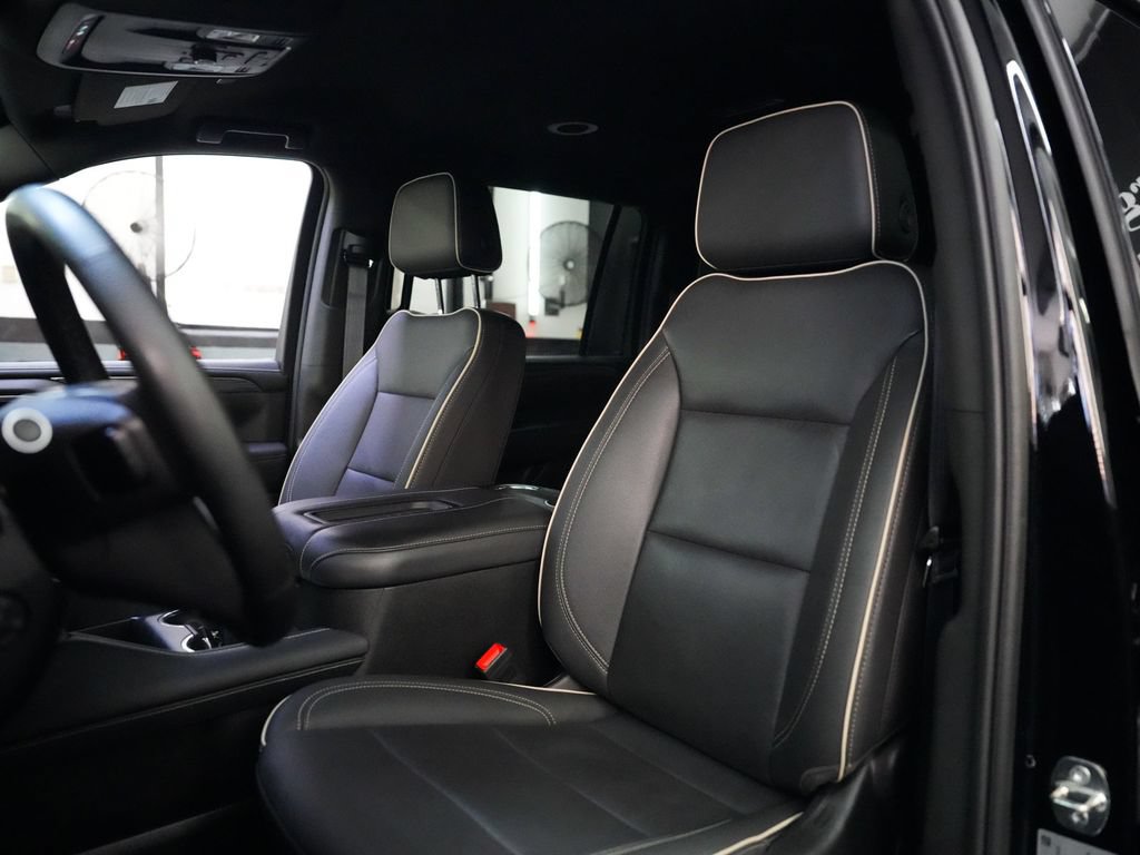 Used 2024 GMC Yukon XL SLT w/ SLT Luxury Package AWD/4WD image 28