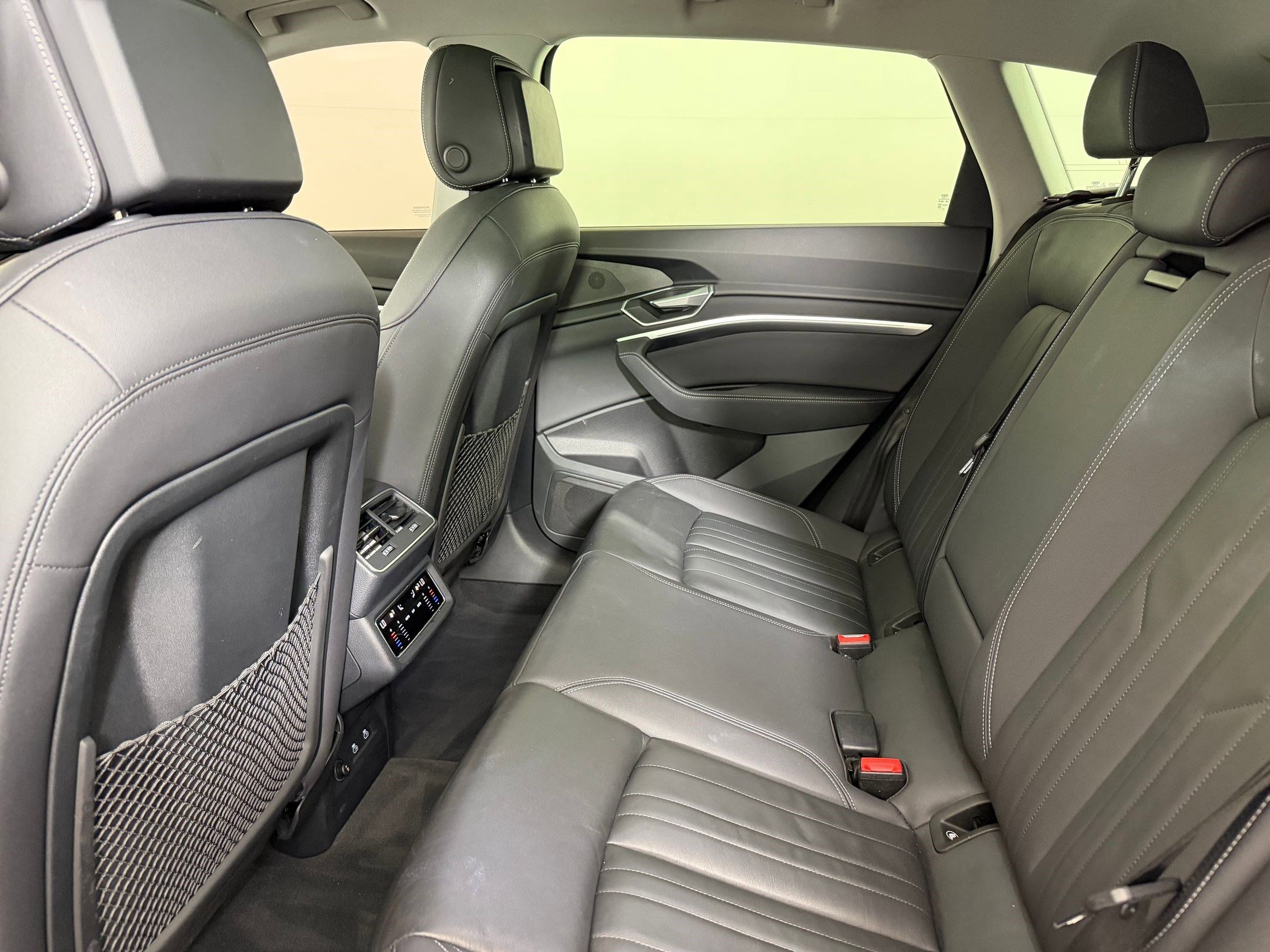 Used 2022 Audi e-tron Premium w/ Convenience Plus Package image 21