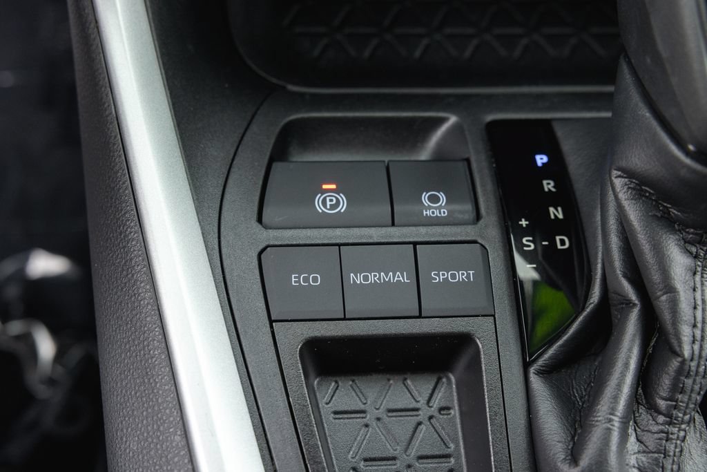 Certified 2020 Toyota RAV4 XLE w/ XLE Grade Weather Package FWD image 18