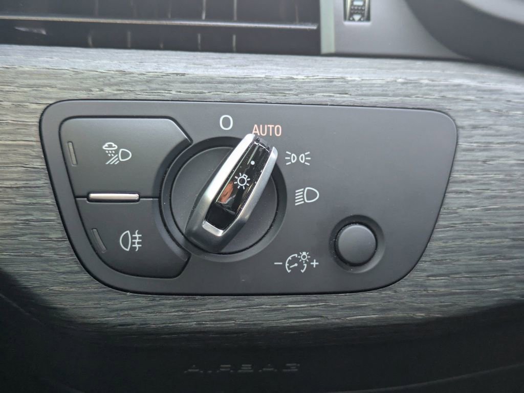 Used 2017 Audi A4 2.0T Premium image 24