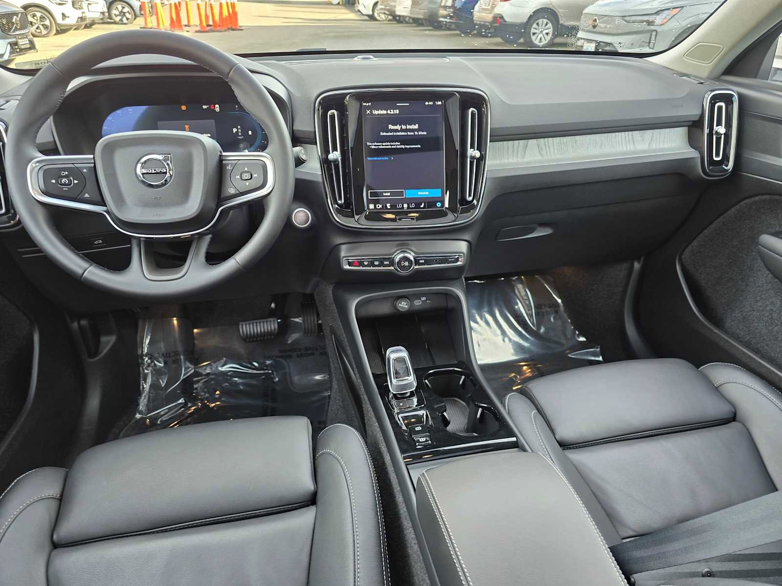 Certified 2025 Volvo XC40 B5 Plus image 18