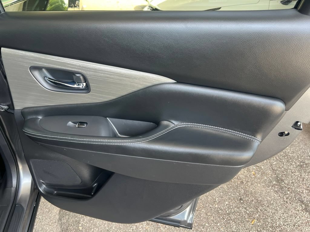 Used 2017 Nissan Murano Platinum w/ Platinum Technology Package AWD/4WD image 18