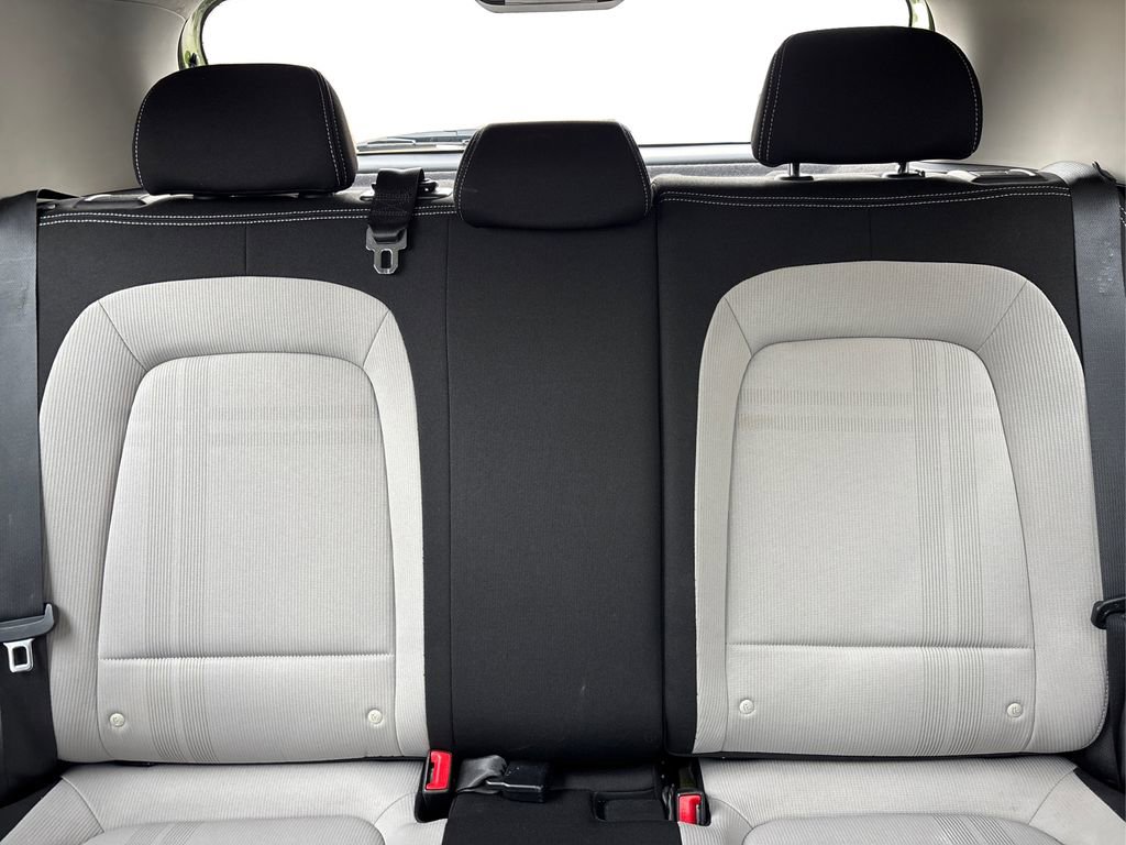 Used 2020 Hyundai Venue SEL w/ Convenience + Premium Package image 18