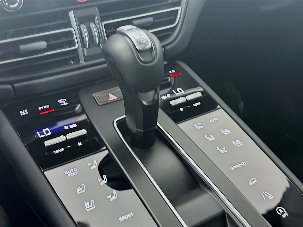 New 2025 Porsche Macan AWD/4WD image 19