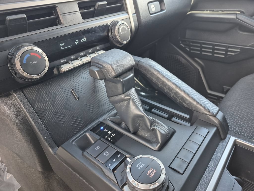 Used 2025 Toyota 4Runner SR5 AWD/4WD image 9