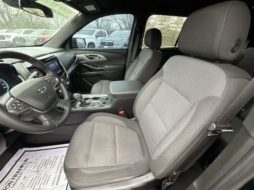 Used 2023 Chevrolet Traverse LT image 11