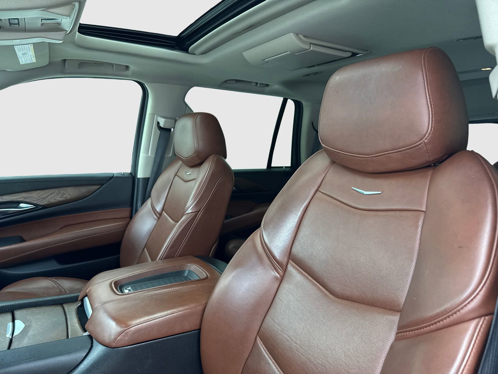 Used 2018 Cadillac Escalade Premium Luxury AWD/4WD image 15