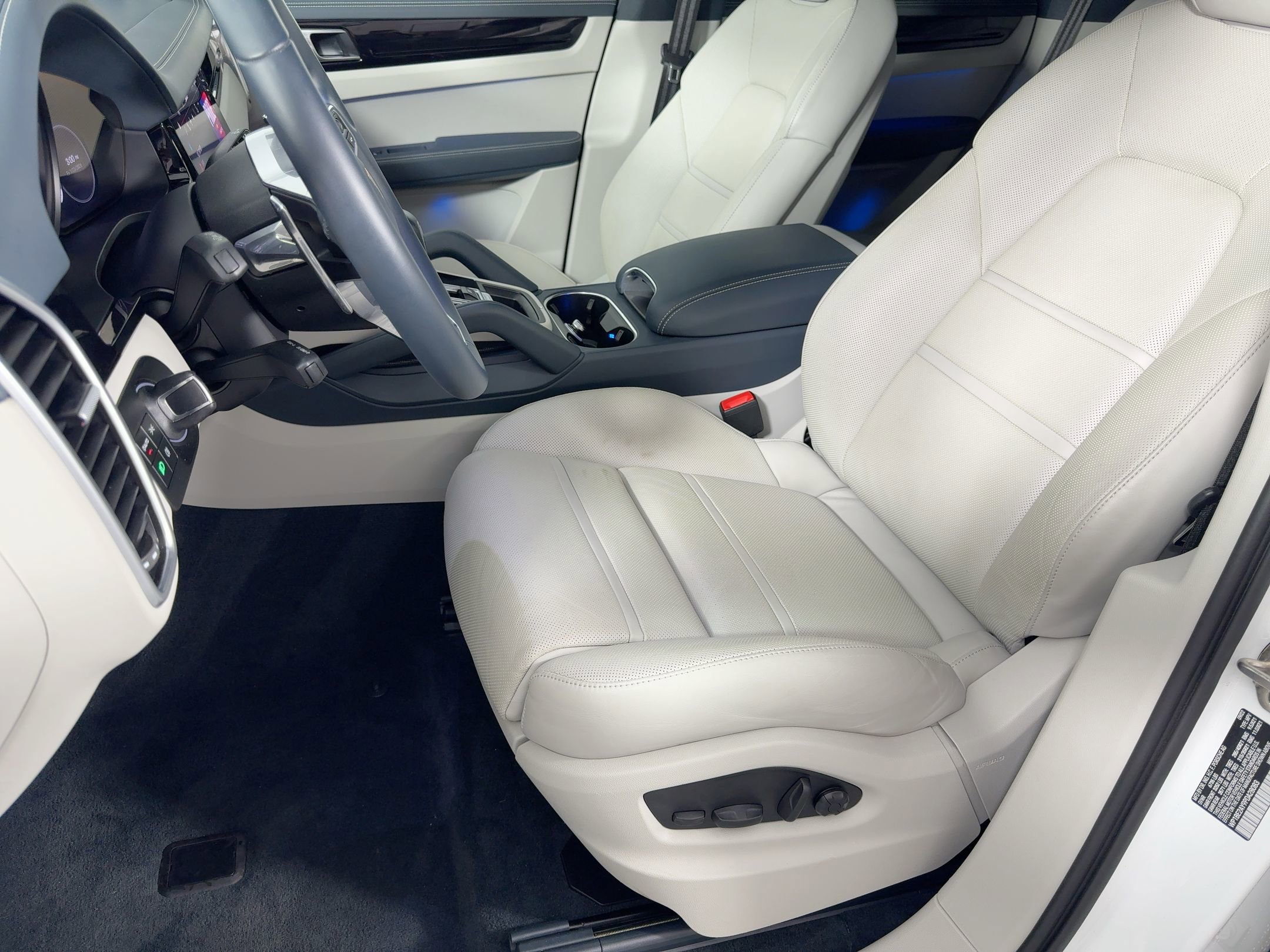 Certified 2023 Porsche Cayenne Coupe w/ Premium Package image 5