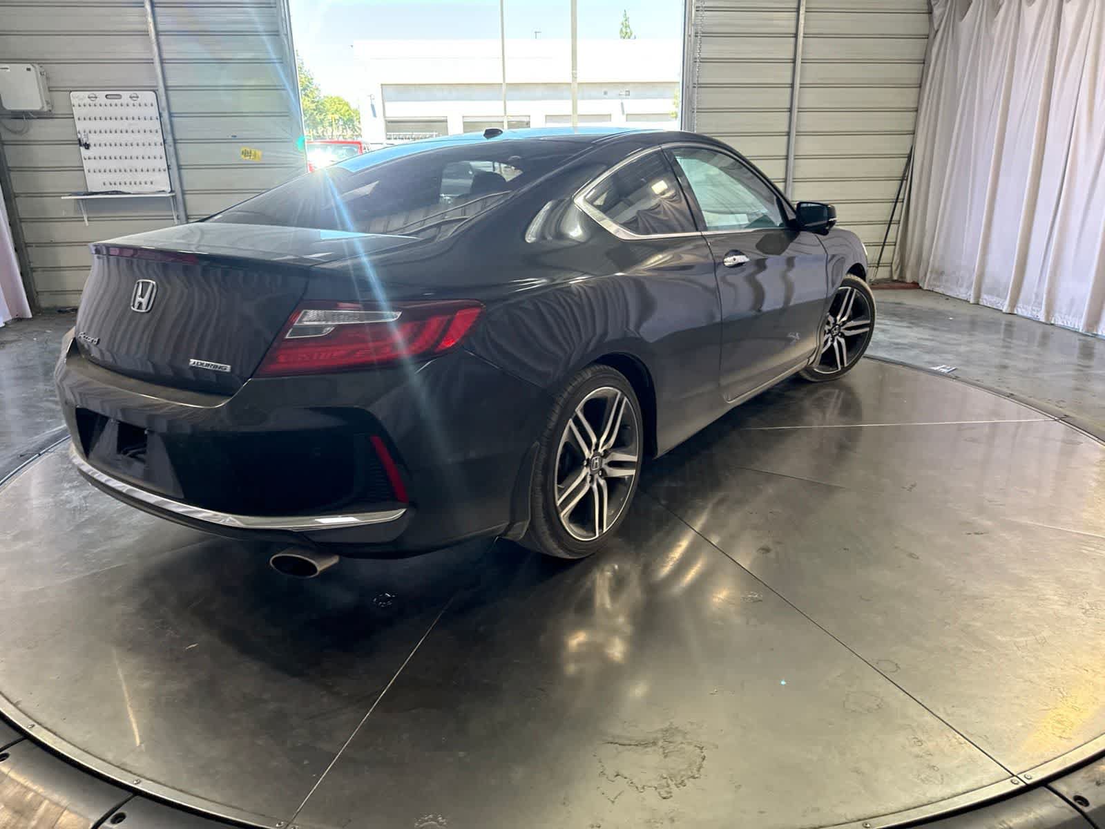 Used 2017 Honda Accord Touring image 5