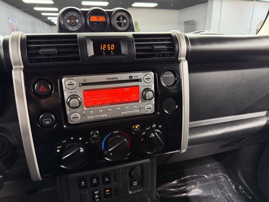 Used 2014 Toyota FJ Cruiser 4WD w/ Upgrade Package image 25