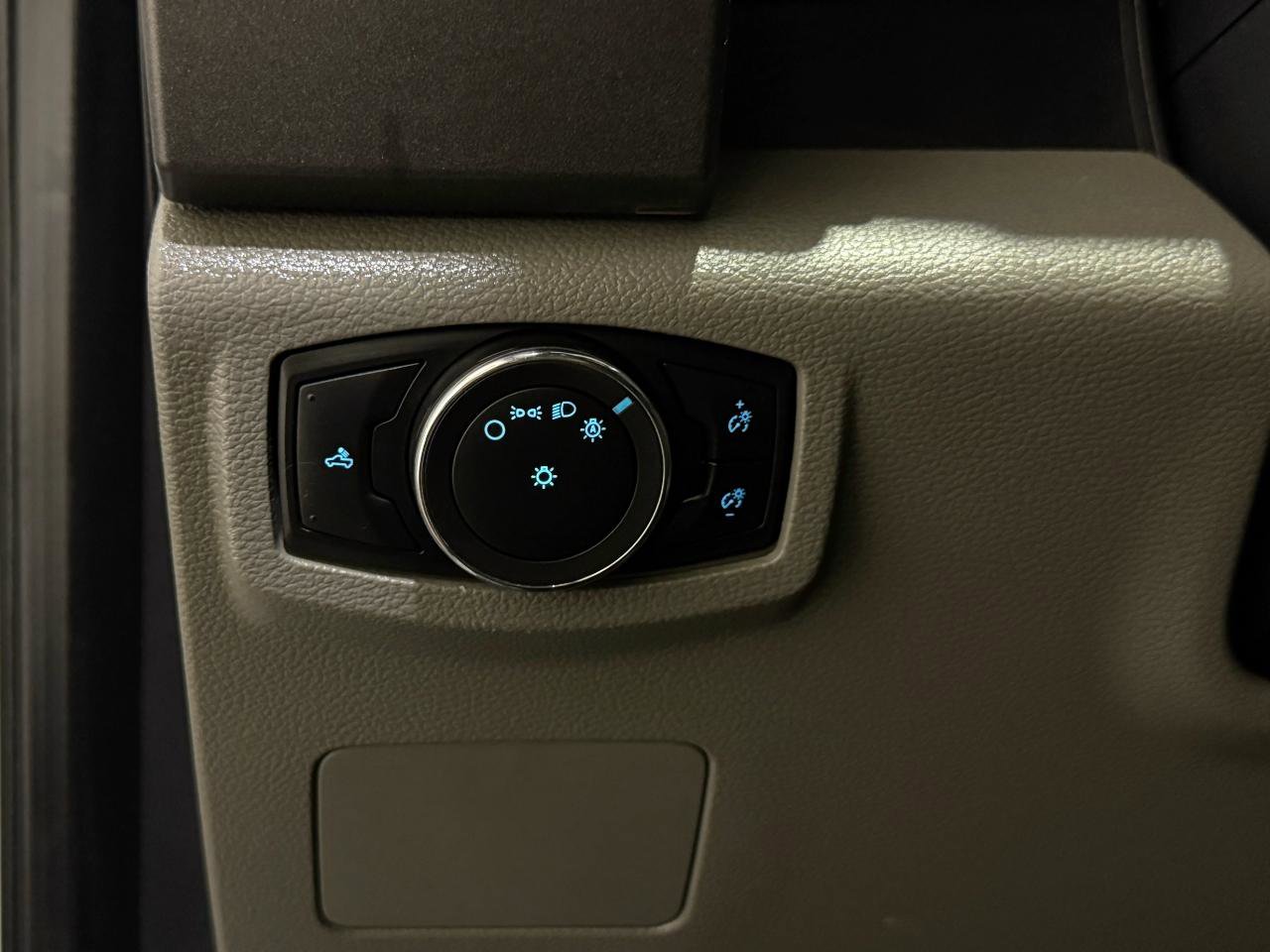 Used 2022 Ford F250 XL w/ Power Equipment Group AWD/4WD image 28