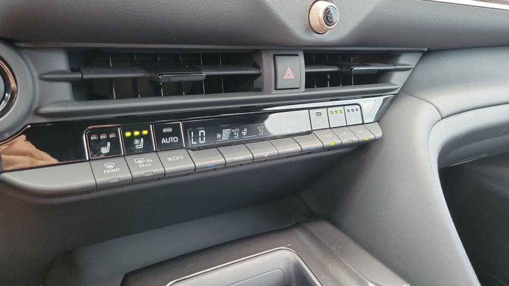 Certified 2025 Toyota Crown Signia AWD/4WD image 18