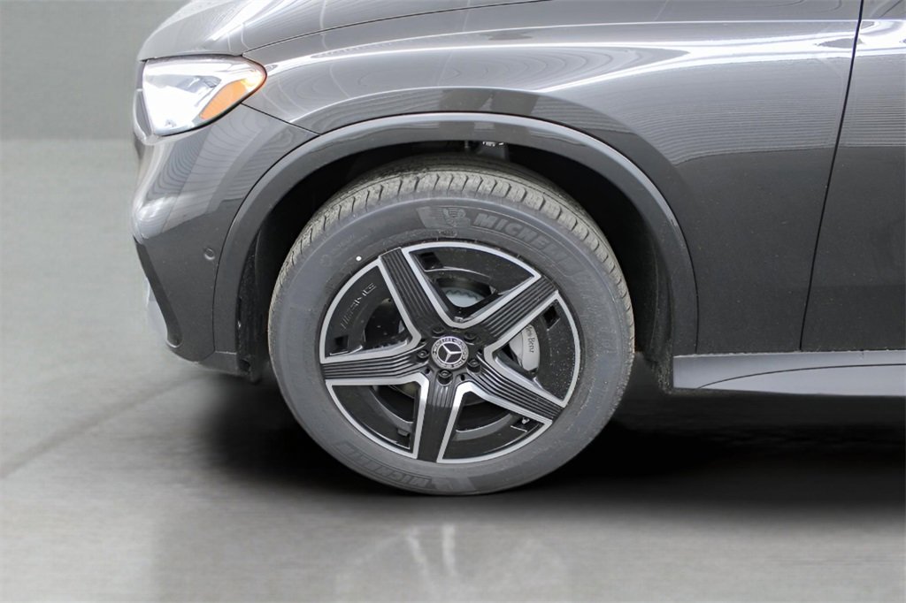 Used 2025 Mercedes-Benz GLC 300 image 32