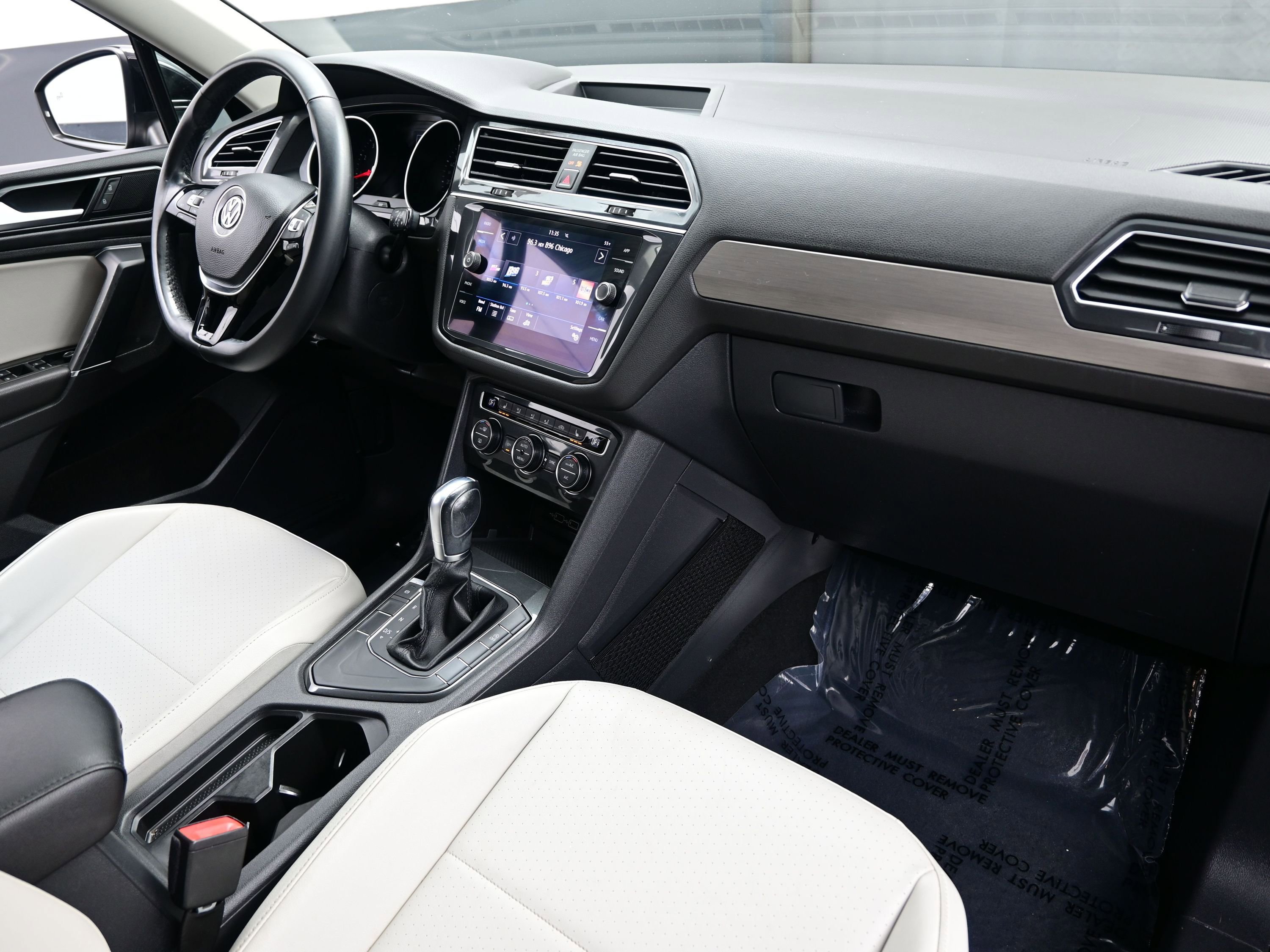 Used 2018 Volkswagen Tiguan SE image 14