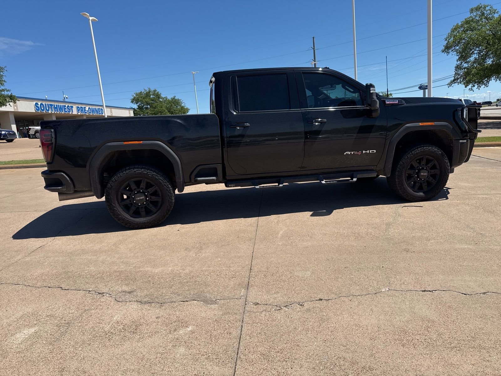 Used 2024 GMC Sierra 2500 AT4 w/ Technology Package image 8