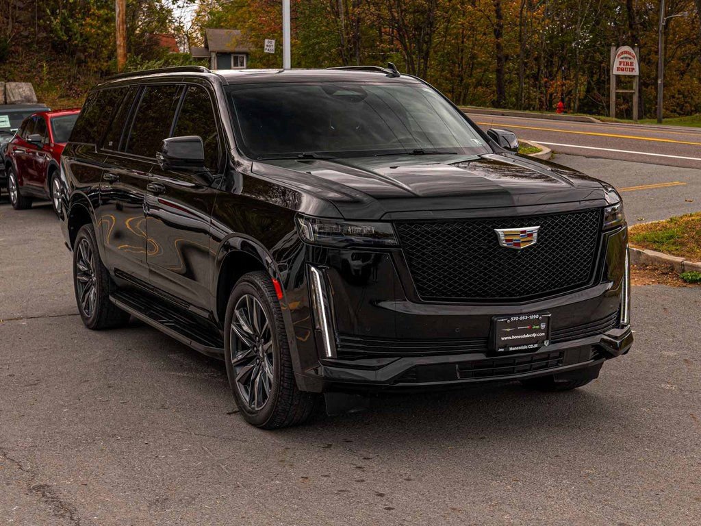 Used 2023 Cadillac Escalade ESV Sport w/ LPO, Floor Liner Package AWD/4WD image 3