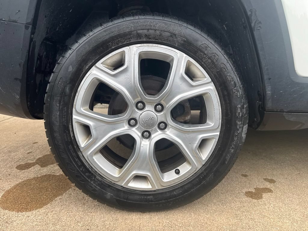 Used 2020 Jeep Renegade Limited w/ UConnect 8.4 Nav Group AWD/4WD image 23