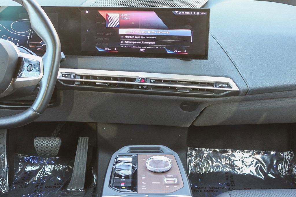 Used 2023 BMW iX xDrive50 w/ Premium Package image 17