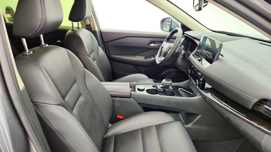 Used 2025 Nissan Rogue SL w/ Tech Package AWD/4WD image 23