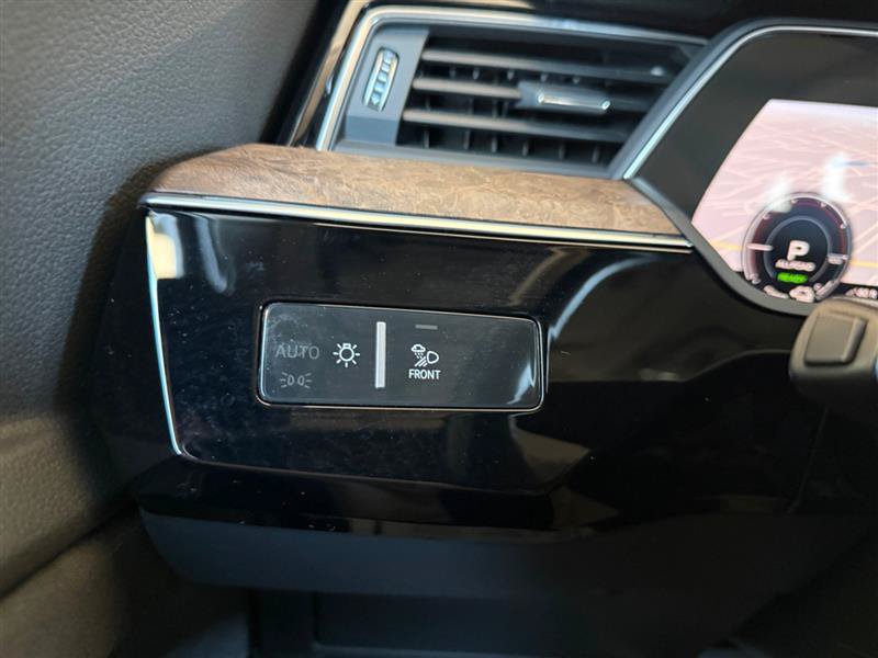 Used 2019 Audi e-tron Prestige w/ Prestige Package AWD/4WD image 35
