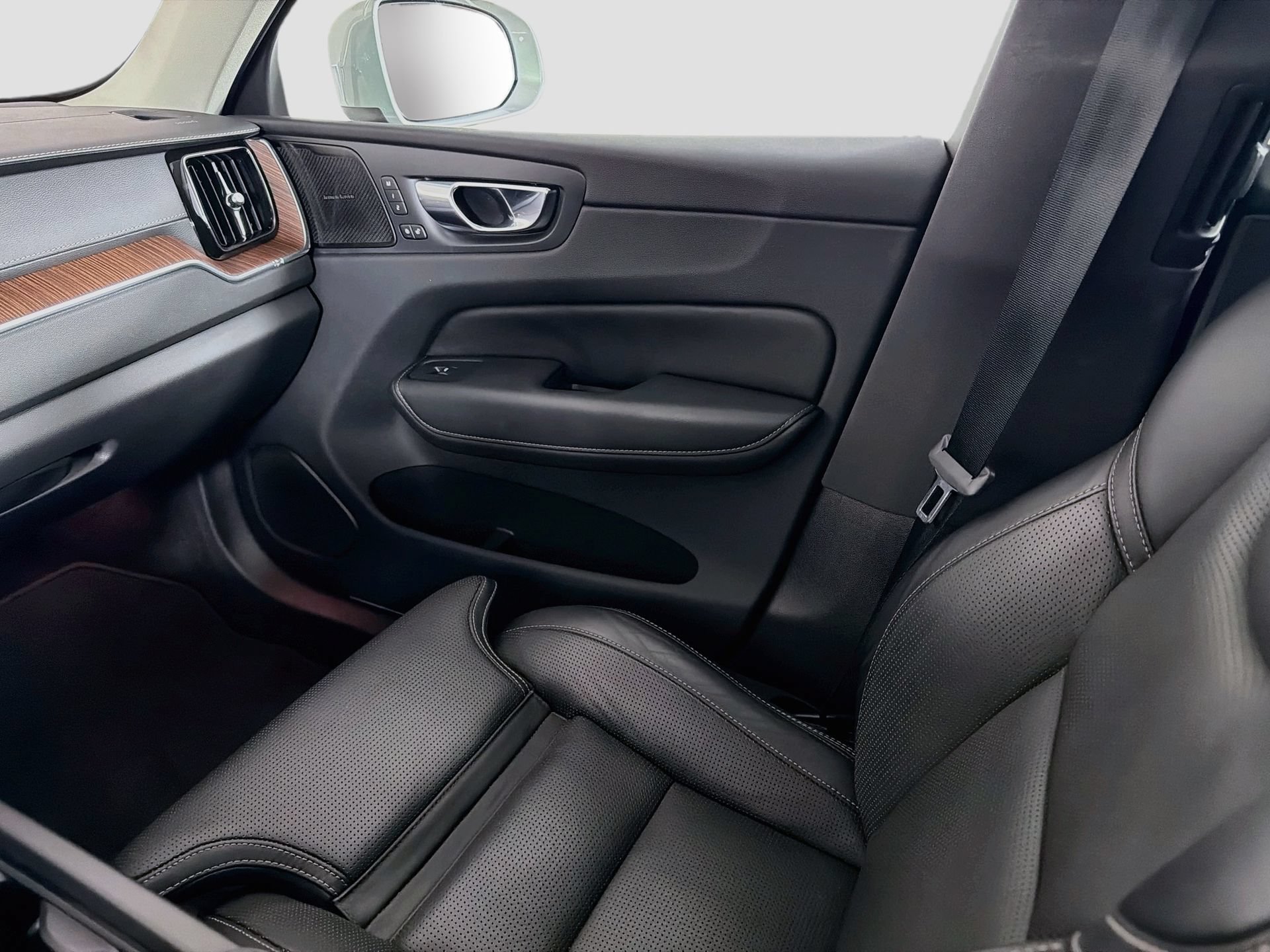 Used 2023 Volvo XC60 B5 Ultimate AWD/4WD image 25