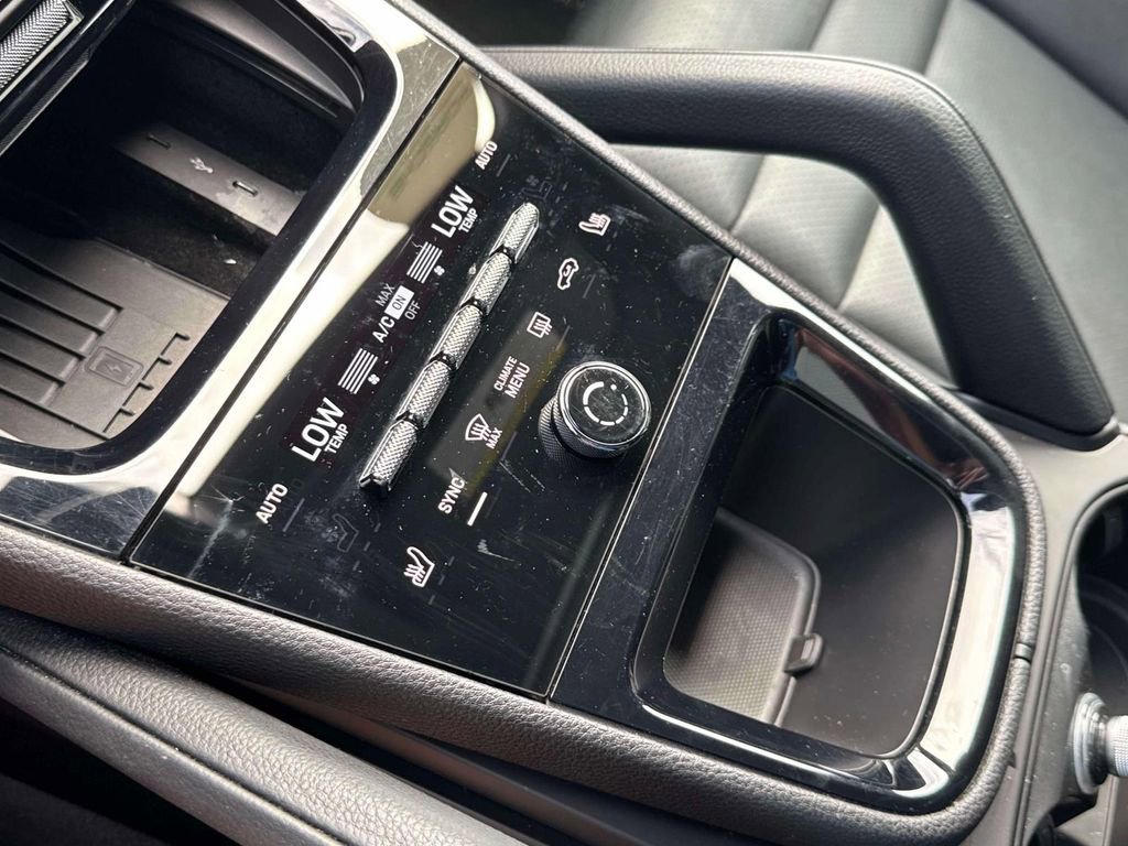 Certified 2024 Porsche Cayenne image 28