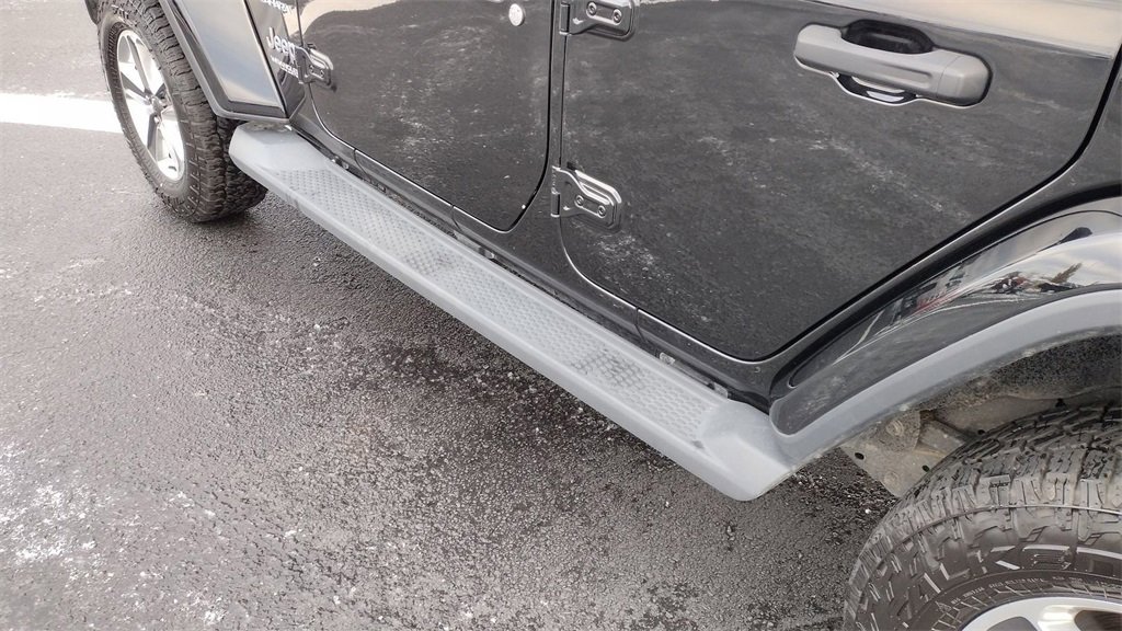 Used 2020 Jeep Wrangler Unlimited Sahara image 10