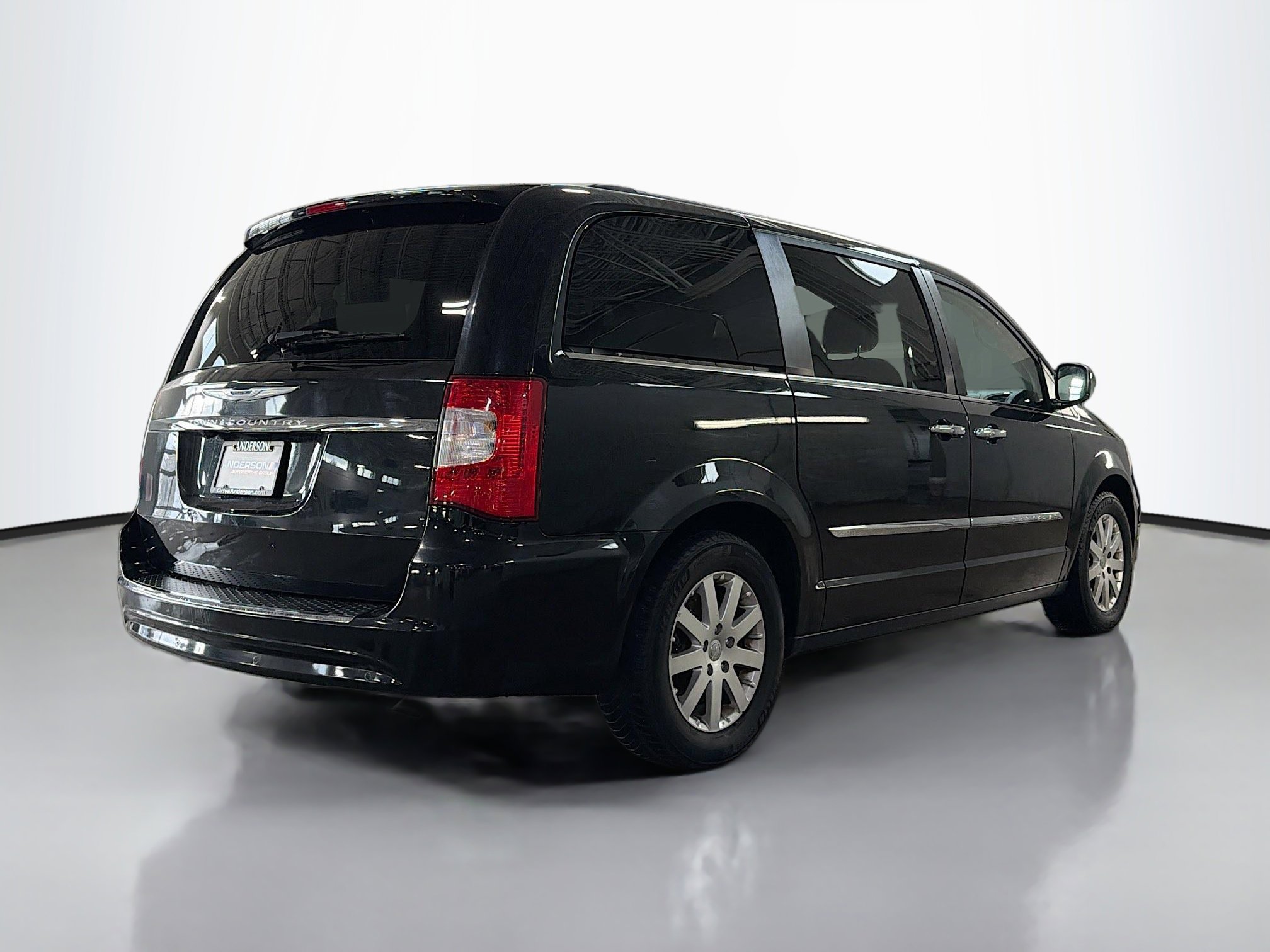 Used 2015 Chrysler Town & Country Touring w/ Driver Convenience Group FWD video 2