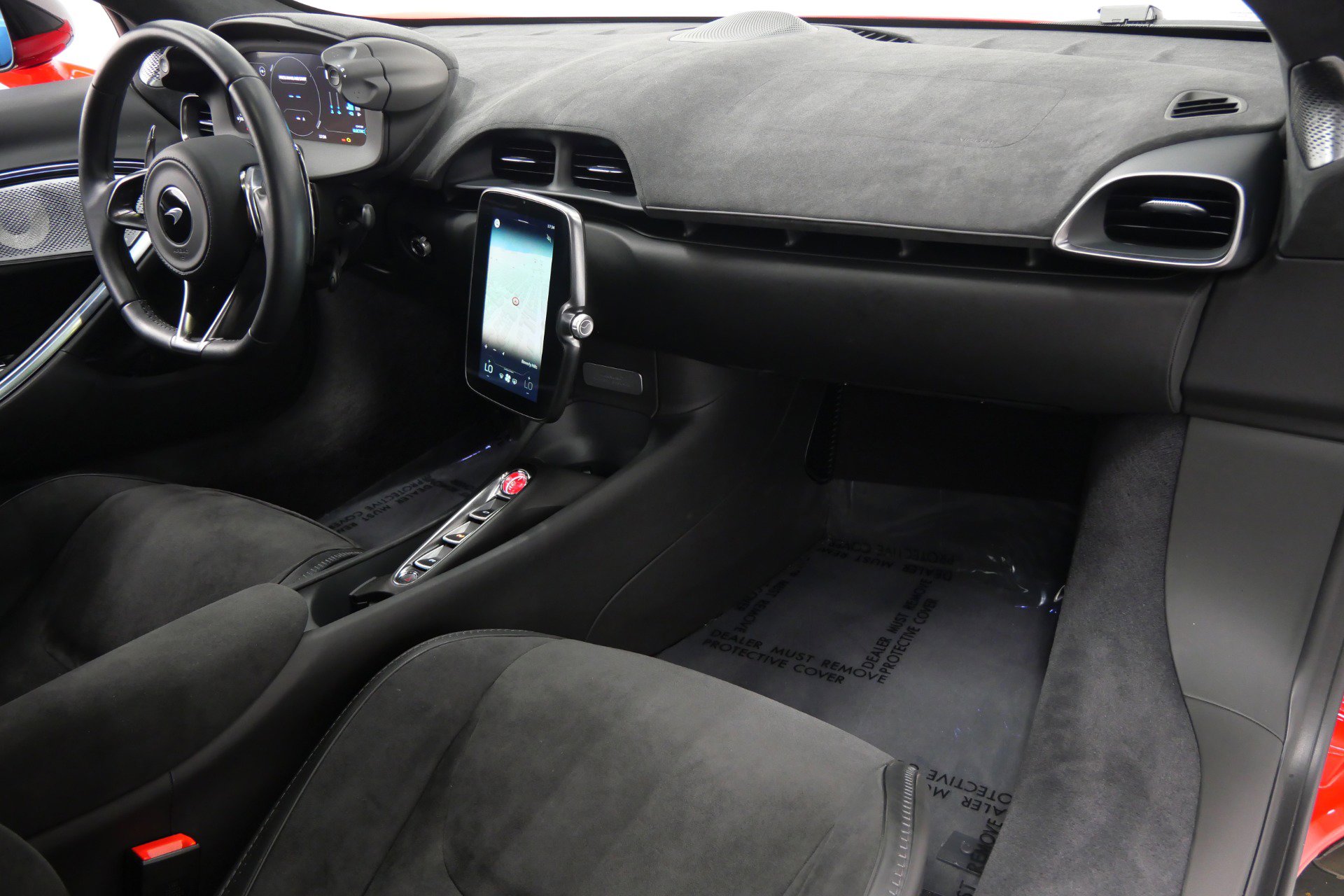 Used 2024 McLaren Artura image 12