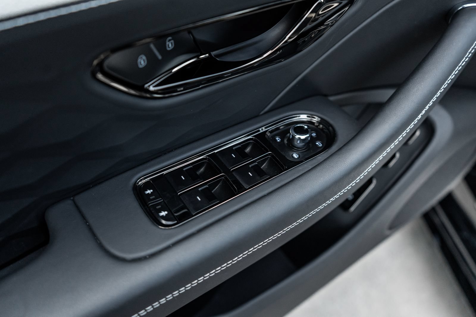 Certified 2025 Bentley Flying Spur Plug-In Hybrid AWD/4WD image 23