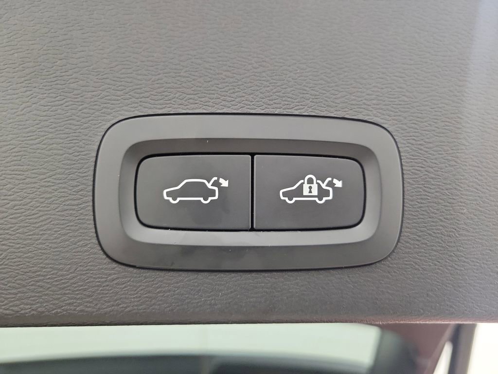 Certified 2023 Volvo XC40 B4 Plus w/ Driver Assist Package image 11