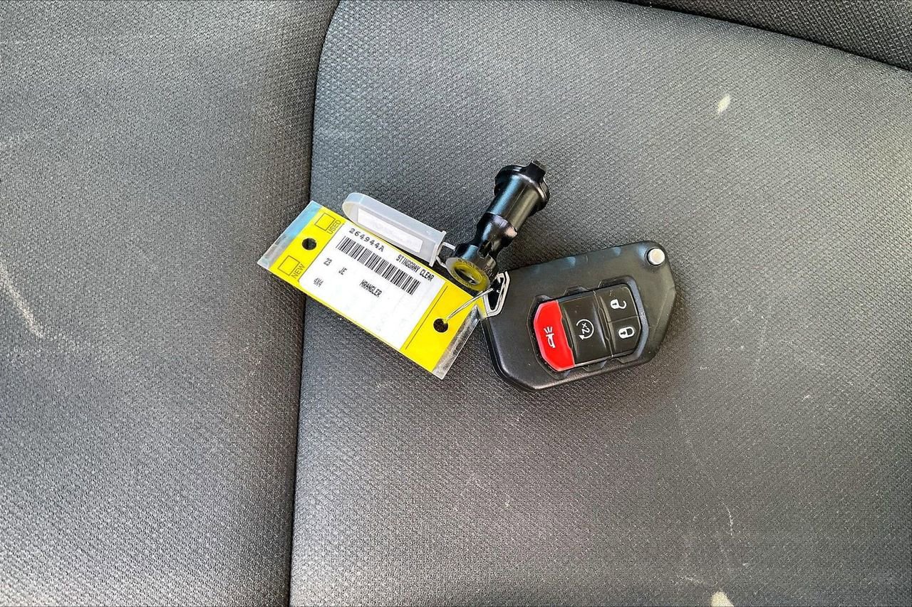 Used 2023 Jeep Wrangler Unlimited w/ Cold Weather Group image 31