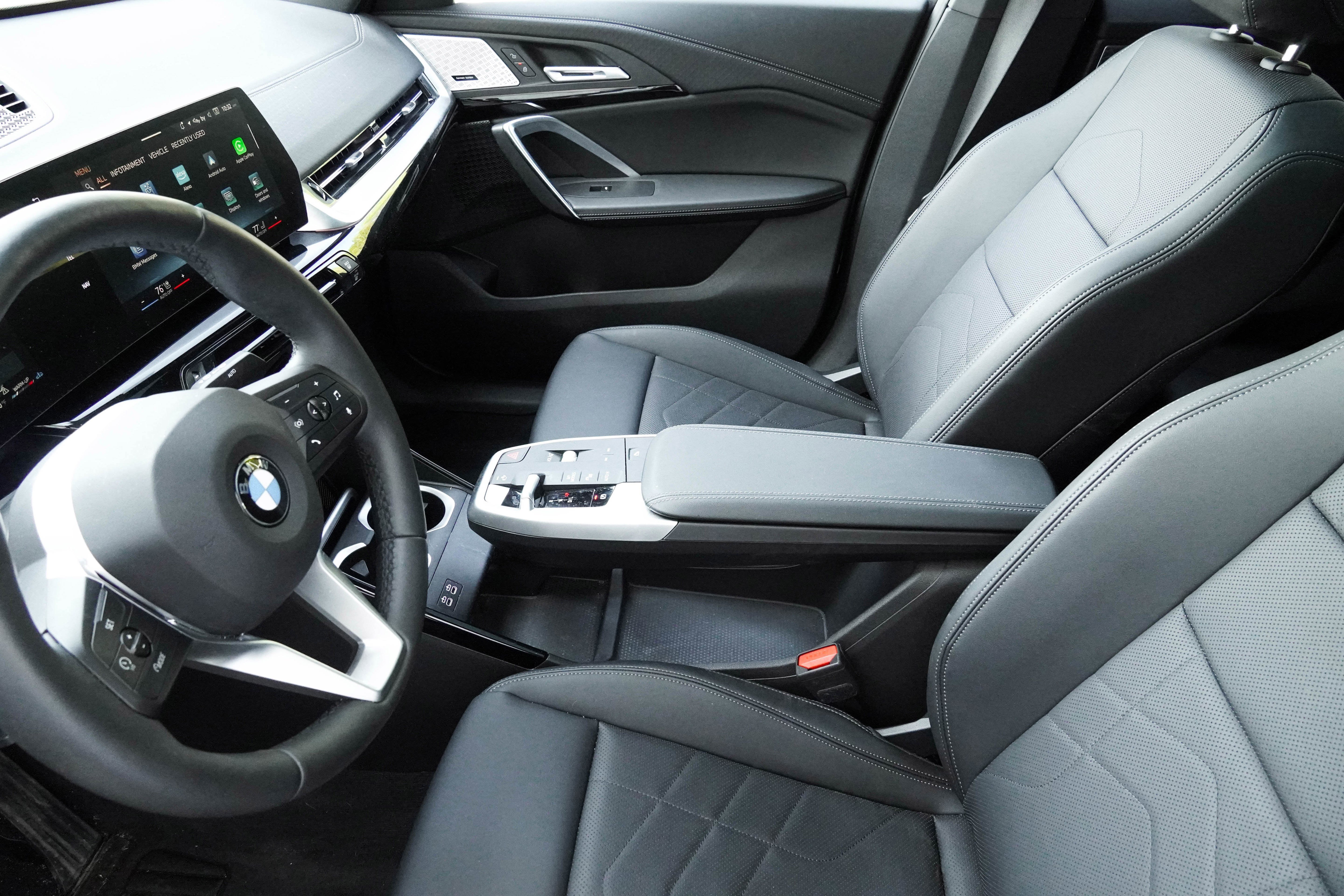 Used 2025 BMW X2 xDrive28i w/ Premium Package image 11