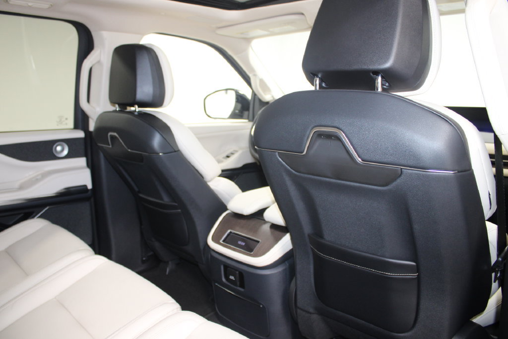 New 2027 Lincoln Navigator Reserve AWD/4WD image 35