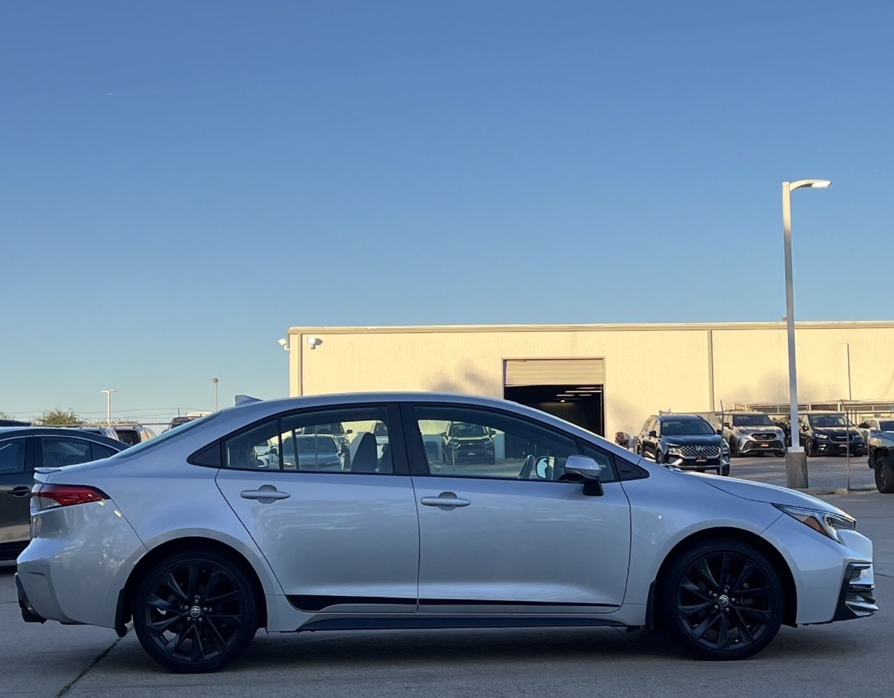 Used 2024 Toyota Corolla SE FWD image 3