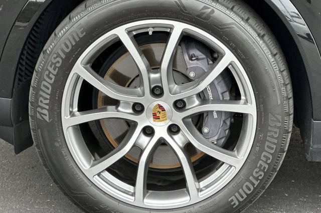 Used 2024 Porsche Cayenne AWD/4WD image 25