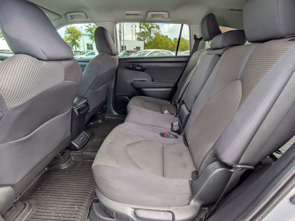 Certified 2024 Toyota Highlander LE image 15