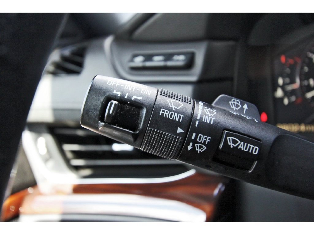 Used 2015 Cadillac Escalade ESV Premium RWD image 18