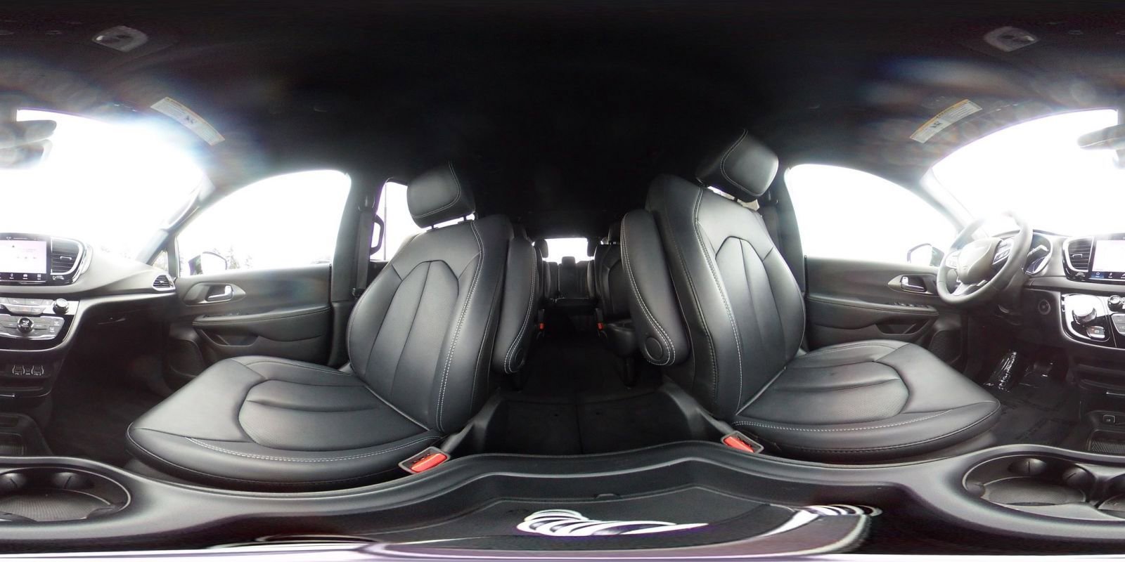 Used 2025 Chrysler Pacifica Select image 45