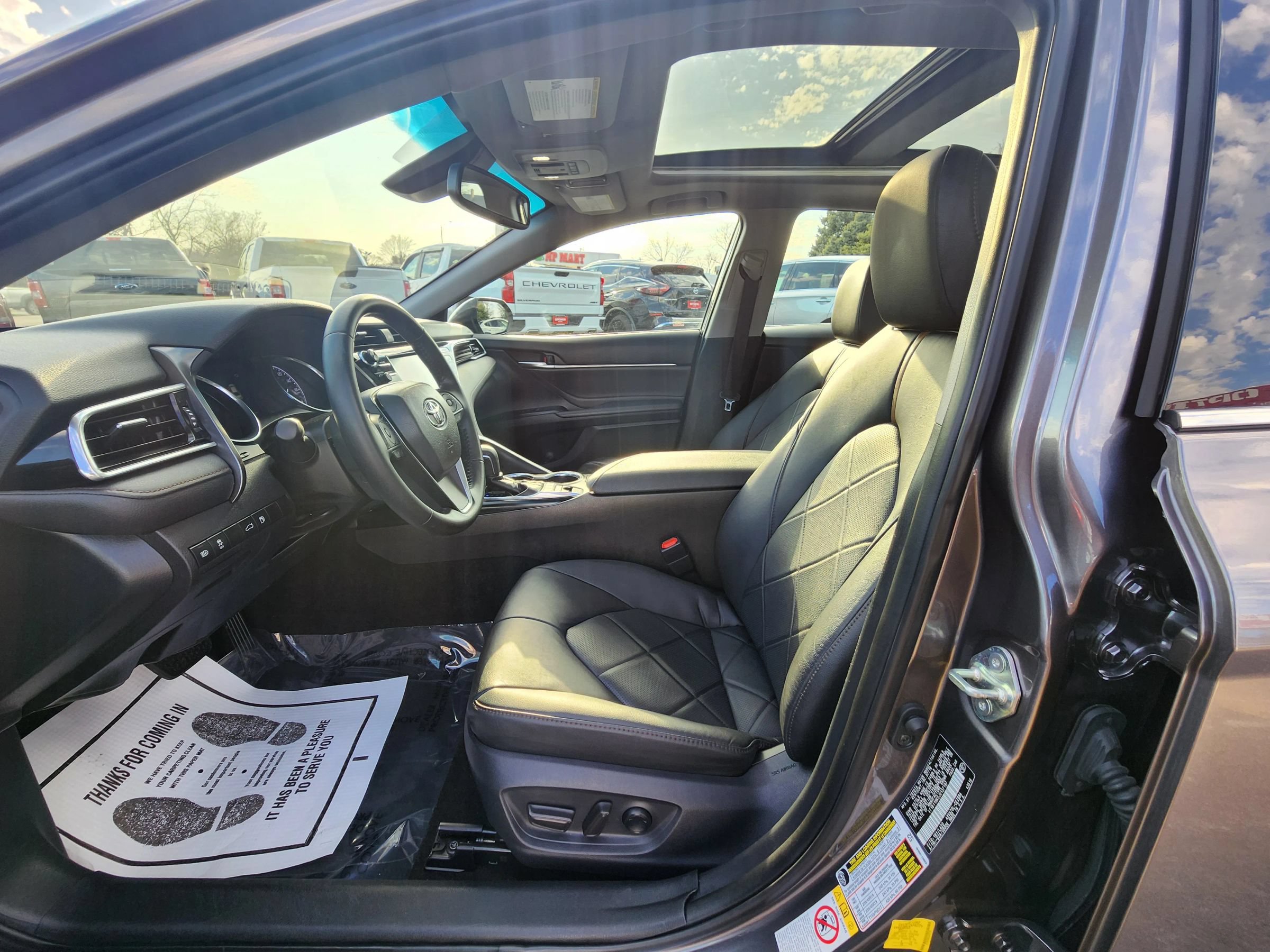 Used 2018 Toyota Camry XLE FWD image 16