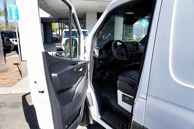 Used 2024 Mercedes-Benz Sprinter 2500 image 36