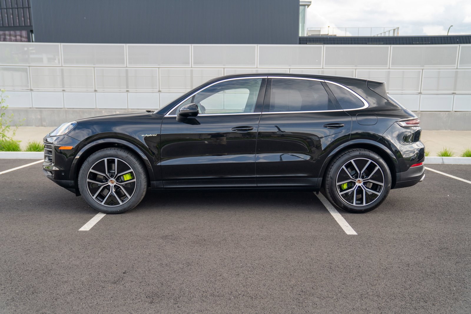 Certified 2025 Porsche Cayenne E-Hybrid AWD/4WD video 2