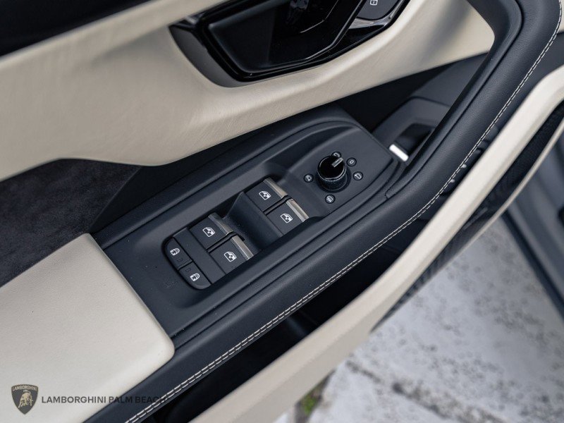 Used 2024 Lamborghini Urus S AWD/4WD image 27